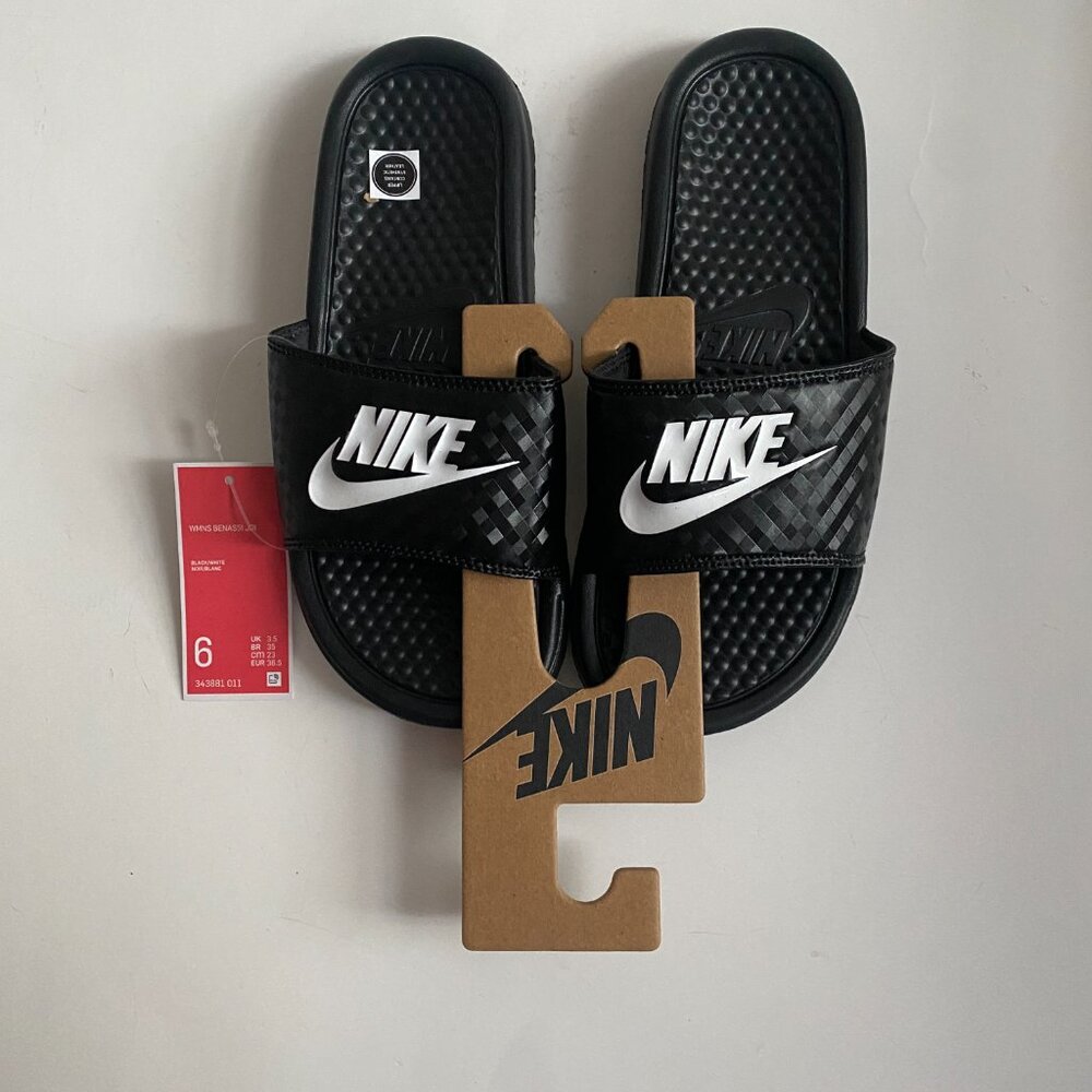 NWT Nike Women’s JDI Black and White Sandals Size 6 343881-011 Summer